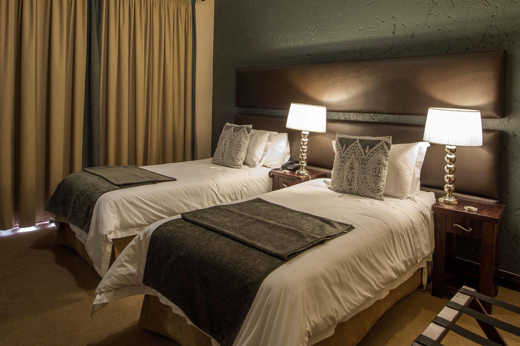 Villa Bali Luxury Guesthouse Bloemfontein Buitenkant foto