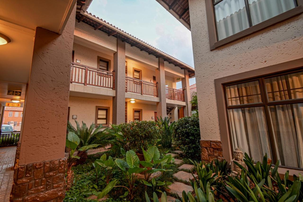 Villa Bali Luxury Guesthouse Bloemfontein Buitenkant foto