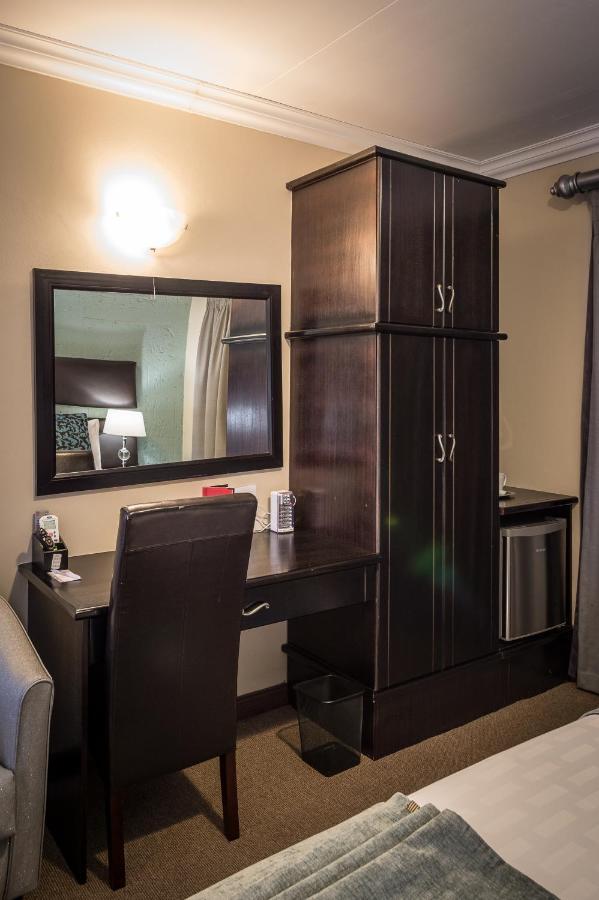 Villa Bali Luxury Guesthouse Bloemfontein Buitenkant foto